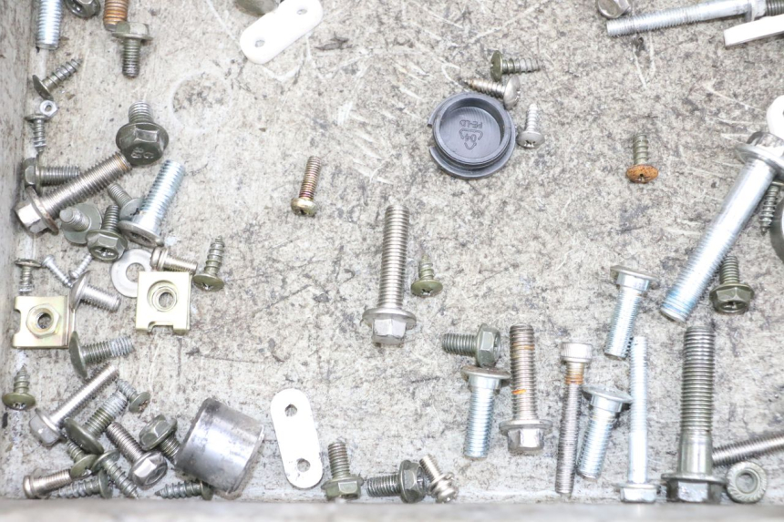 photo de WOREK ŚRUB I ŚRUBEK EFUN PUSA 1 - Inny kąt widzenia