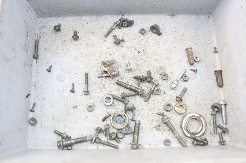 photo de WOREK Z ŚRUBAMI I ELEMENTAMI ZŁĄCZNYMI VASTRO R-ONE 4T 50 (2014 - 2022) - Widok główny