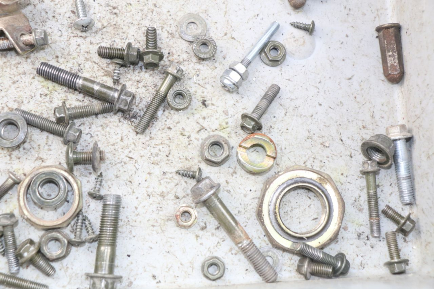 photo de WOREK Z ŚRUBAMI I ELEMENTAMI ZŁĄCZNYMI VASTRO R-ONE 4T 50 (2014 - 2022) - Zoom stanu zużycia