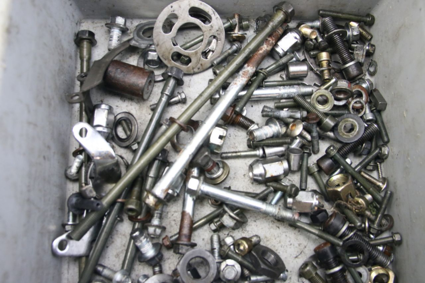 photo de TORBA ZESTAW ŚRUB I WKRĘTÓW SPY RACING F3 350 (2015 - 2022) - Zoom stanu zużycia