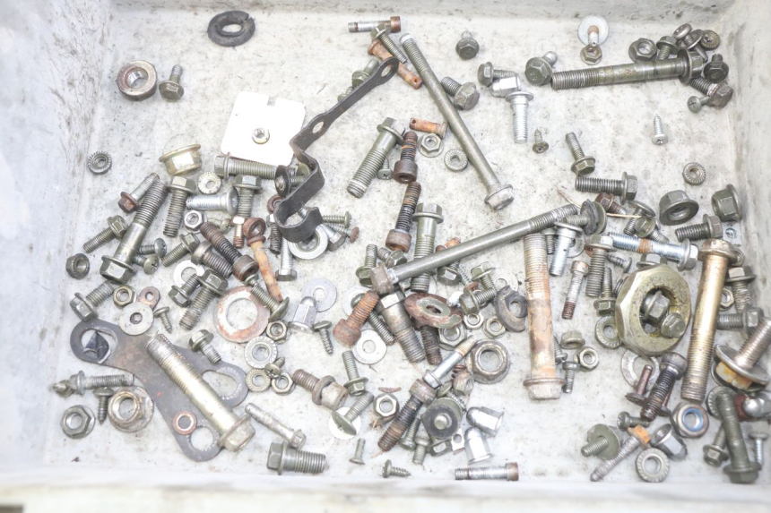 photo de TORBA ZESTAW ŚRUB I WKRĘTÓW YAMASAKI RAPTOR 50 (2013 - 2018) - Szczegół części