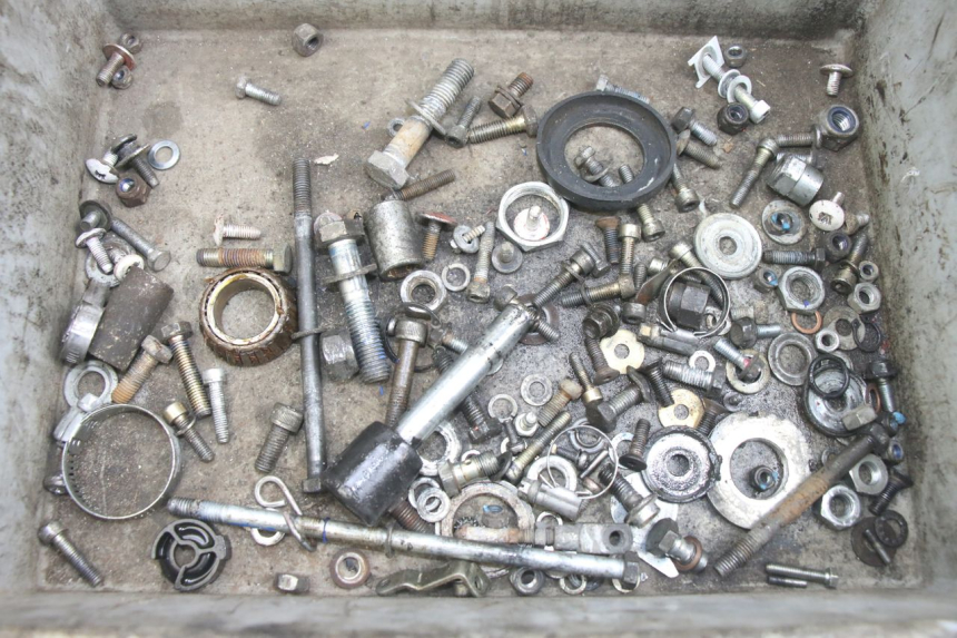 photo de WOREK Z ŚRUBAMI I WKRĘTAMI GILERA RK 50 (1996 - 1999) - Widok główny