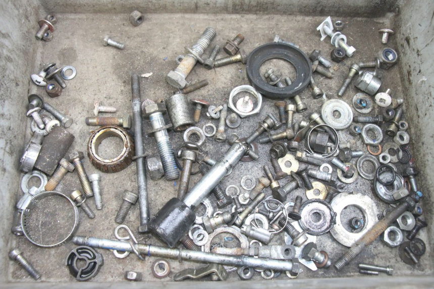 photo de WOREK Z ŚRUBAMI I WKRĘTAMI GILERA RK 50 (1996 - 1999) - Szczegół części