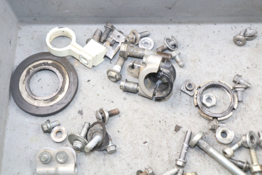 photo de TORBA ZESTAW ŚRUB I WKRĘTÓW SUZUKI RMZ RM-Z 450 (2008 - 2011) - Zbliżenie techniczne