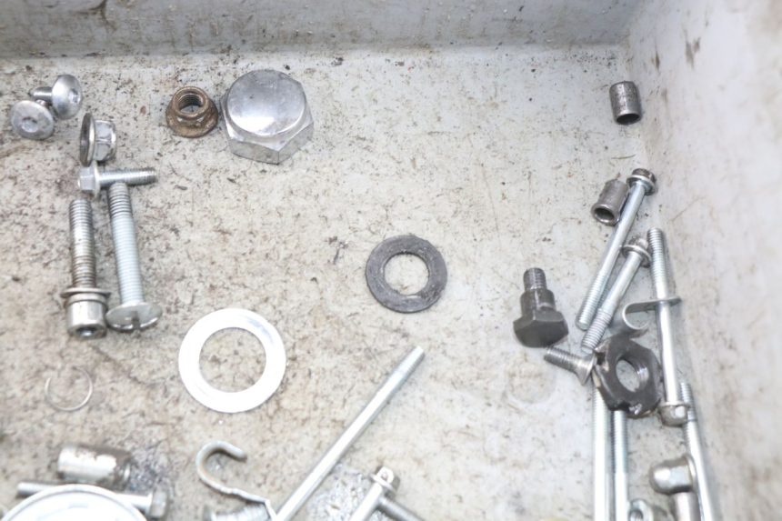 photo de WOREK Z ŚRUBAMI I WKRĘTAMI MINI MX ROOKIE 125 - Inny kąt widzenia