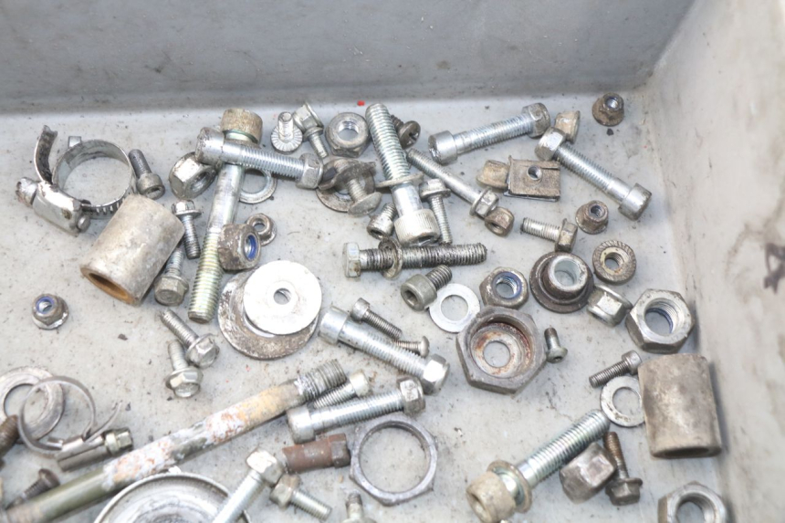 photo de TORBA ZESTAW ŚRUB I WKRĘTÓW RIEJU RR 50 (1998 - 2007) - Zoom stanu zużycia