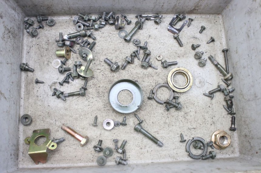 photo de WOREK Z ŚRUBAMI I ELEMENTAMI ZŁĄCZNYMI KEEWAY RY6 2T 50 (2011 - 2019) - Szczegół części