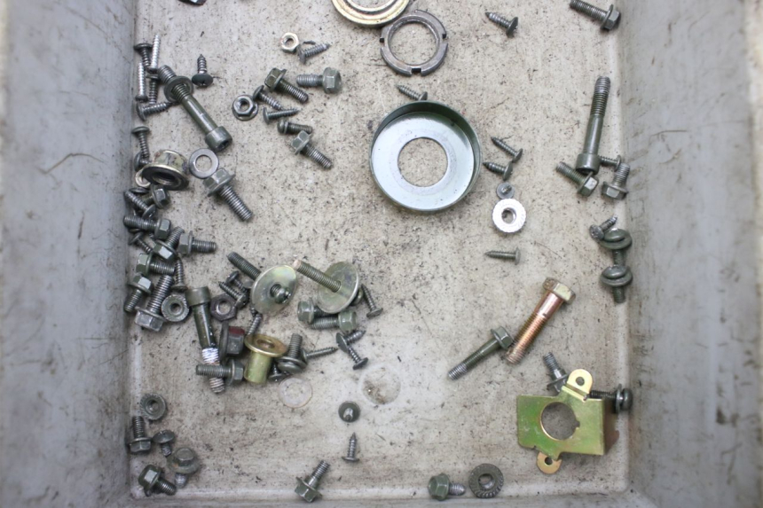 photo de WOREK Z ŚRUBAMI I ELEMENTAMI ZŁĄCZNYMI KEEWAY RY6 2T 50 (2011 - 2019) - Inny kąt widzenia