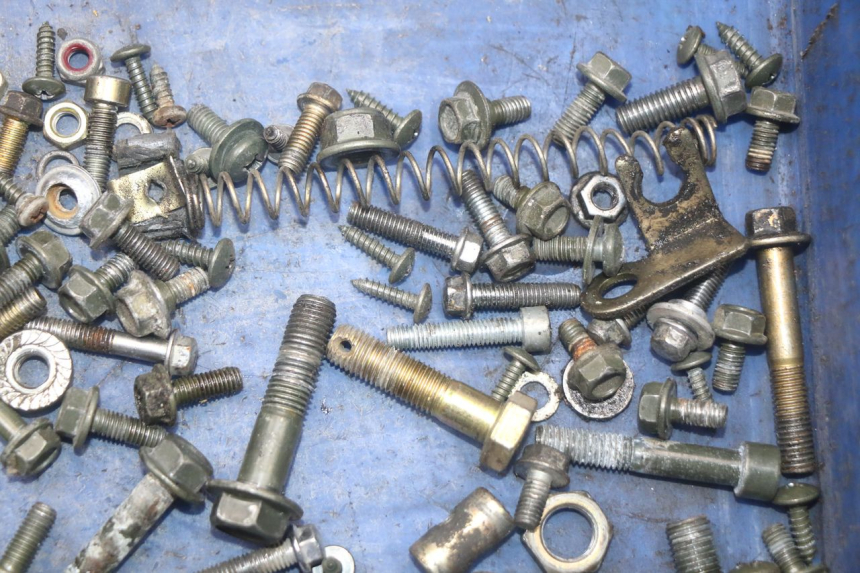 photo de WOREK Z ŚRUBAMI I ELEMENTAMI ZŁĄCZNYMI KEEWAY RY6 2T 50 (2011 - 2019) - Zoom stanu zużycia