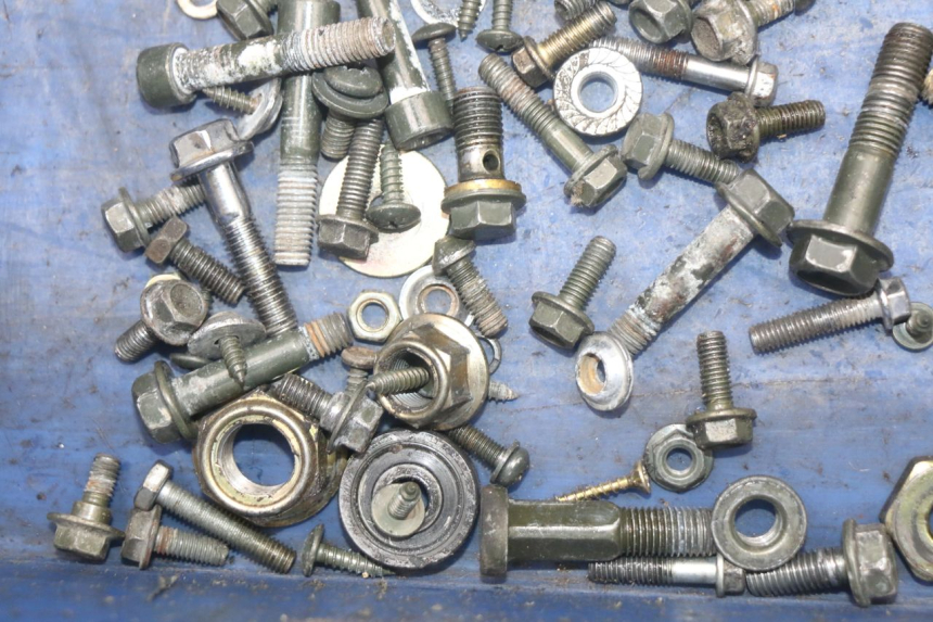 photo de WOREK Z ŚRUBAMI I ELEMENTAMI ZŁĄCZNYMI KEEWAY RY6 2T 50 (2011 - 2019) - Inny kąt widzenia