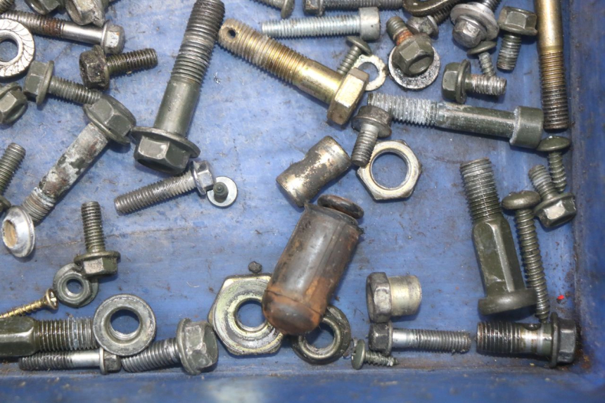 photo de WOREK Z ŚRUBAMI I ELEMENTAMI ZŁĄCZNYMI KEEWAY RY6 2T 50 (2011 - 2019) - Zbliżenie techniczne