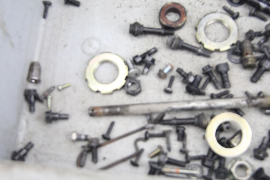 photo de TORBA ZESTAW ŚRUB I WKRĘTÓW DAELIM S2 125 (2006 - 2007) - Szczegół części