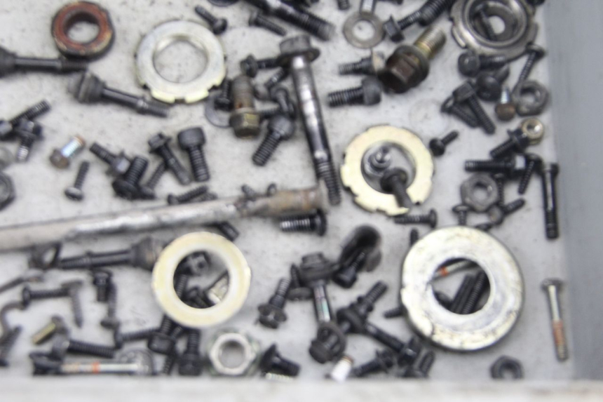 photo de TORBA ZESTAW ŚRUB I WKRĘTÓW DAELIM S2 125 (2006 - 2007) - Zoom stanu zużycia