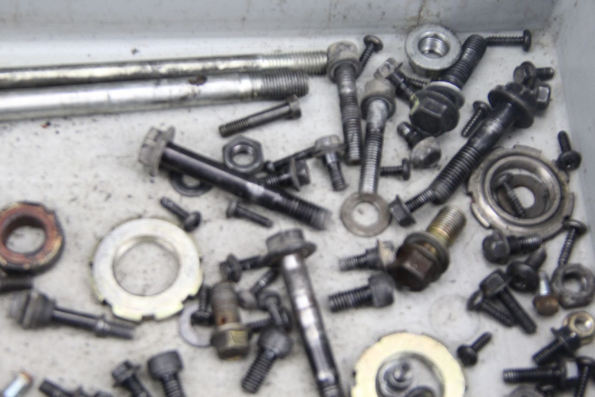 photo de TORBA ZESTAW ŚRUB I WKRĘTÓW DAELIM S2 125 (2006 - 2007) - Inny kąt widzenia