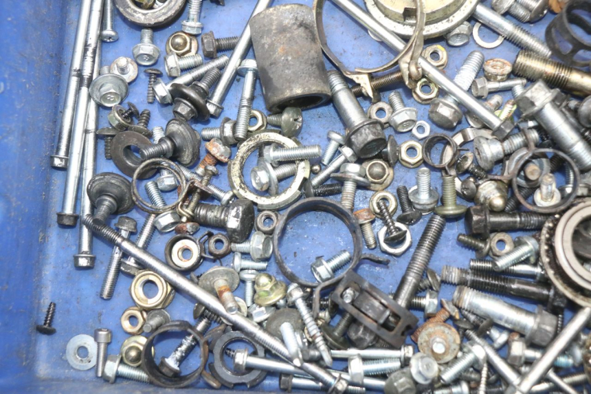 photo de TORBA ZESTAW ŚRUB I WKRĘTÓW DAELIM S3 125 (2010 - 2017) - Inny kąt widzenia