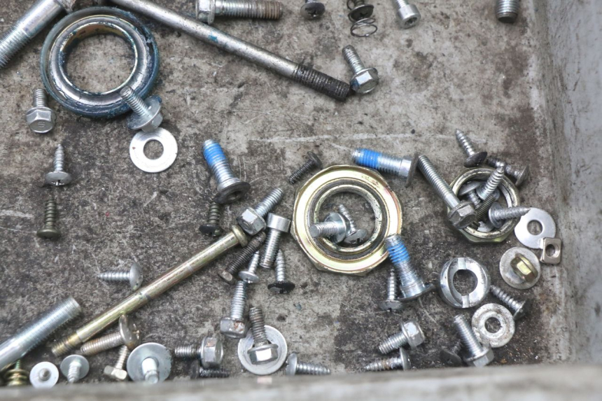 photo de WOREK ŚRUB I WKRĘTÓW JM MOTORS SANTANA 50 (2014 - 2023) - Zbliżenie techniczne