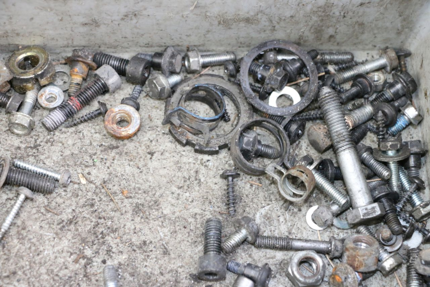 photo de WOREK ŚRUB I ŚRUBEK PEUGEOT SATELIS 125 (2013 - 2018) - Zbliżenie techniczne