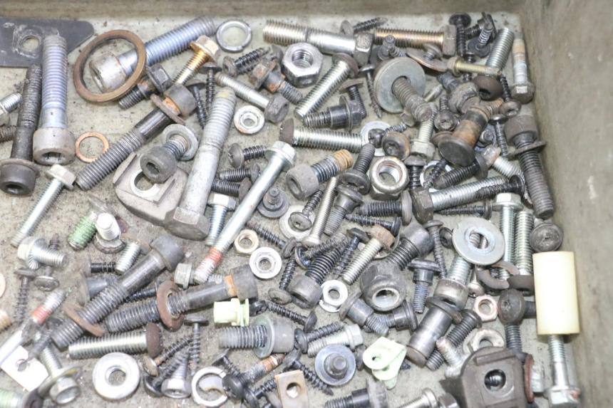 photo de WOREK ŚRUB I ŚRUBEK PEUGEOT SATELIS 125 (2013 - 2018) - Inny kąt widzenia