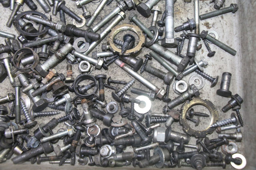 photo de WOREK ŚRUB I ŚRUBEK PEUGEOT SATELIS 125 (2013 - 2018) - Zbliżenie techniczne