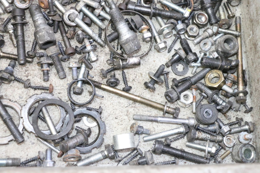 photo de WOREK ŚRUB I ŚRUBEK PEUGEOT SATELIS 125 (2013 - 2018) - Zbliżenie techniczne