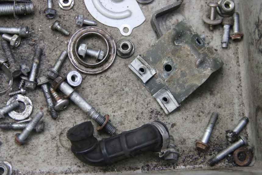 photo de WOREK ŚRUB I WKRĘTÓW APRILIA SCARABEO 4T 50 (2009 - 2017) - Zoom stanu zużycia