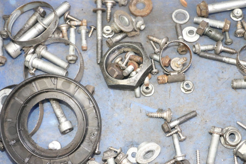 photo de WOREK ŚRUB I WKRĘTÓW APRILIA SCARABEO GT TOURING 125 (1999 - 2005) - Szczegół części