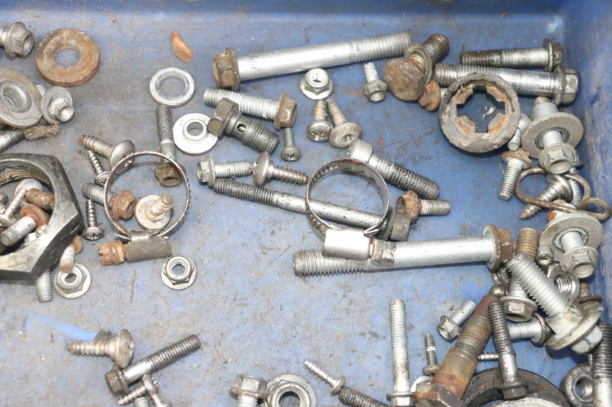 photo de WOREK ŚRUB I WKRĘTÓW APRILIA SCARABEO GT TOURING 125 (1999 - 2005) - Zbliżenie techniczne