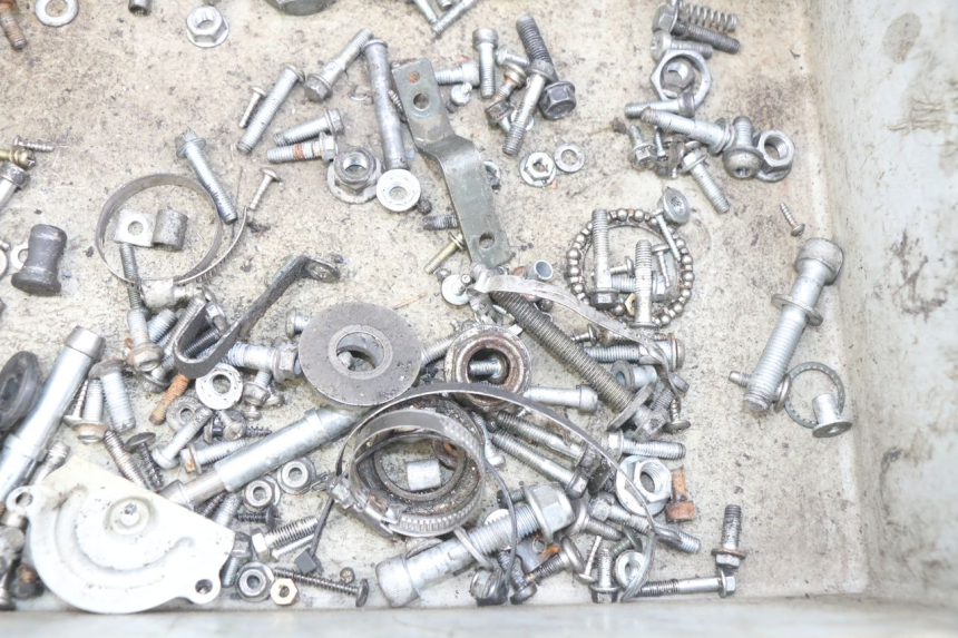 photo de WOREK Z ŚRUBAMI I WKRĘTAMI APRILIA SCARABEO 100 (2003 - 2012) - Zoom stanu zużycia