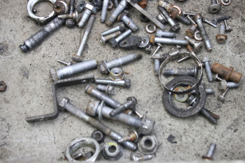 photo de WOREK Z ŚRUBAMI I WKRĘTAMI APRILIA SCARABEO 100 (2003 - 2012) - Szczegół części