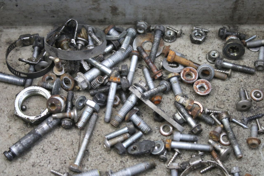 photo de WOREK Z ŚRUBAMI I WKRĘTAMI APRILIA SCARABEO 100 (2003 - 2012) - Zoom stanu zużycia