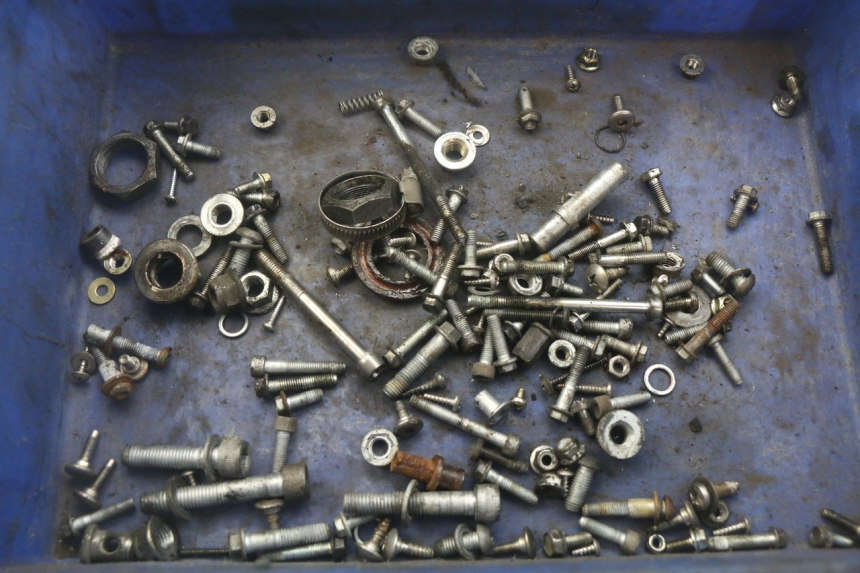 photo de WOREK Z ŚRUBAMI I WKRĘTAMI APRILIA SCARABEO 100 (2003 - 2012) - Widok główny