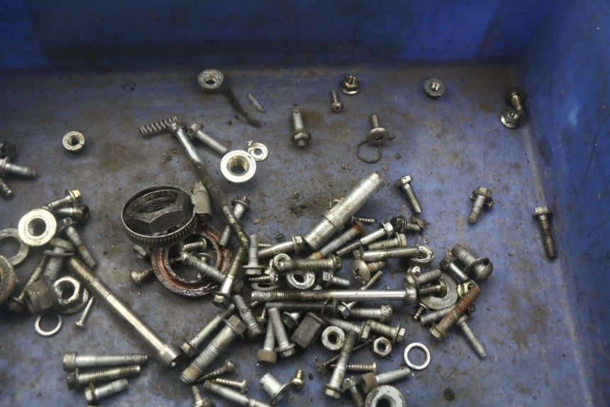 photo de WOREK Z ŚRUBAMI I WKRĘTAMI APRILIA SCARABEO 100 (2003 - 2012) - Szczegół części