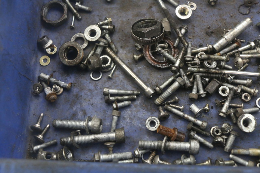 photo de WOREK Z ŚRUBAMI I WKRĘTAMI APRILIA SCARABEO 100 (2003 - 2012) - Zoom stanu zużycia