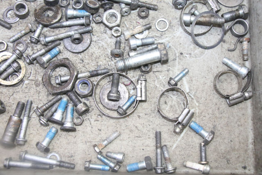 photo de WOREK Z ŚRUBAMI I ELEMENTAMI ZŁĄCZNYMI DERBI SENDA SM DRD 50 (2008 - 2013) - Zbliżenie techniczne