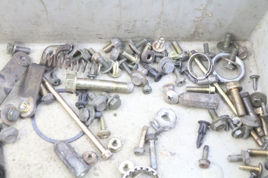 photo de TORBA ZESTAW ŚRUB I WKRĘTÓW KYMCO SENTO 100 (2008 - 2013) - Inny kąt widzenia