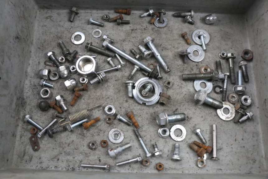 photo de TORBA ZESTAW ŚRUB I WKRĘTÓW MASH SEVENTY FIVE 125 (2013 - 2021) - Widok główny