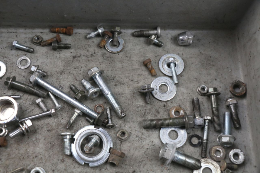 photo de TORBA ZESTAW ŚRUB I WKRĘTÓW MASH SEVENTY FIVE 125 (2013 - 2021) - Inny kąt widzenia