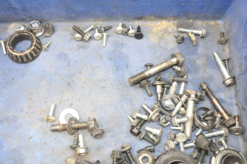 photo de WOREK ŚRUB I WKRĘTÓW SUZUKI SIXTEEN 125 (2008 - 2010) - Inny kąt widzenia