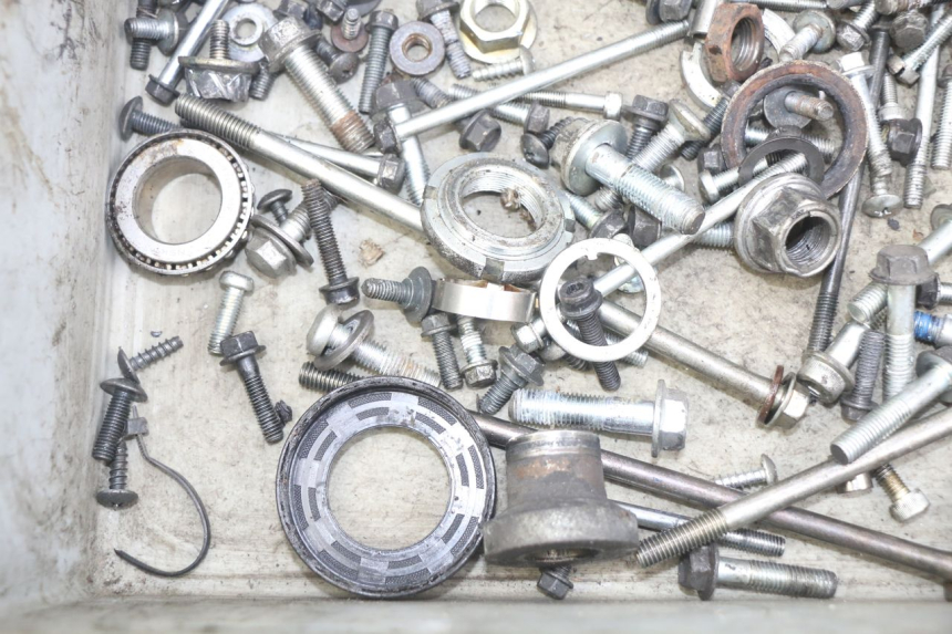 photo de WOREK ŚRUB I WKRĘTÓW SUZUKI SIXTEEN 125 (2008 - 2010) - Szczegół części