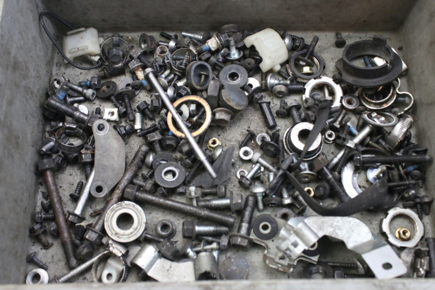 photo de TORBA ZESTAW ŚRUB I WKRĘTÓW MBK SKYCRUISER 125 (2010 - 2013) - Widok główny