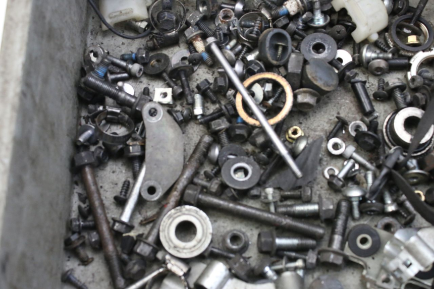 photo de TORBA ZESTAW ŚRUB I WKRĘTÓW MBK SKYCRUISER 125 (2010 - 2013) - Zoom stanu zużycia