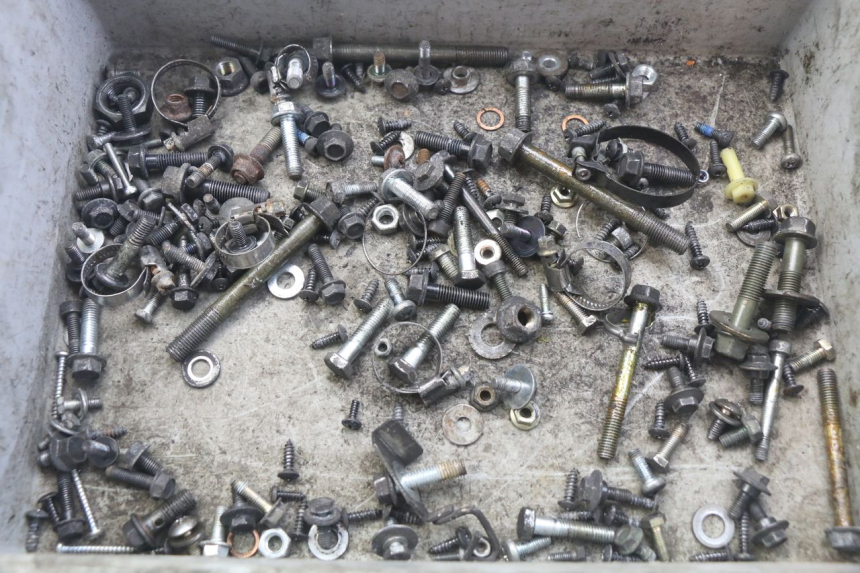 photo de WOREK Z ŚRUBAMI I WKRĘTAMI MBK SKYCRUISER 125 (2006 - 2009) - Zoom stanu zużycia