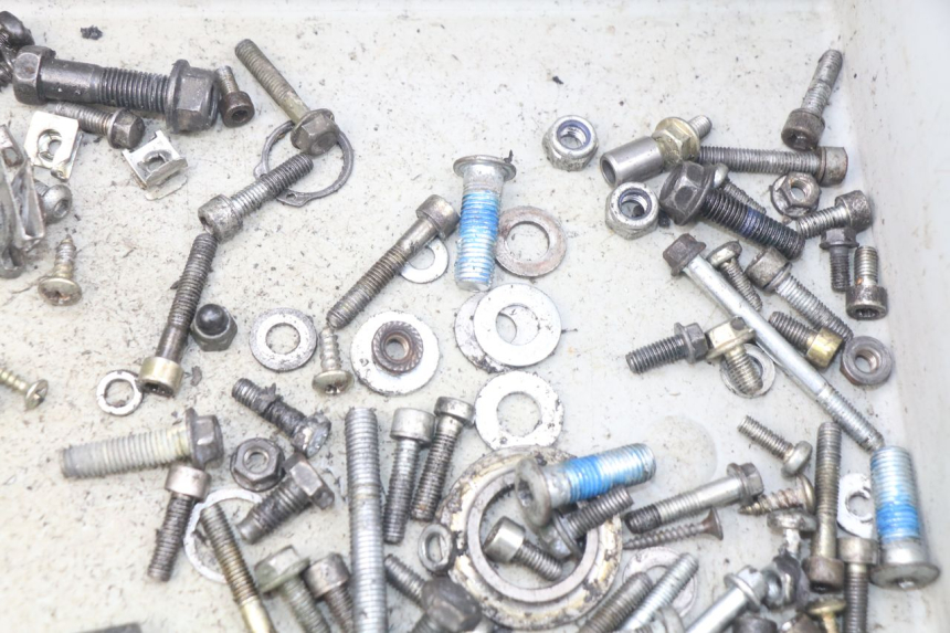 photo de WOREK ŚRUB I ŚRUBEK YAMAHA SLIDER NAKED 50 (2004 - 2018) - Inny kąt widzenia