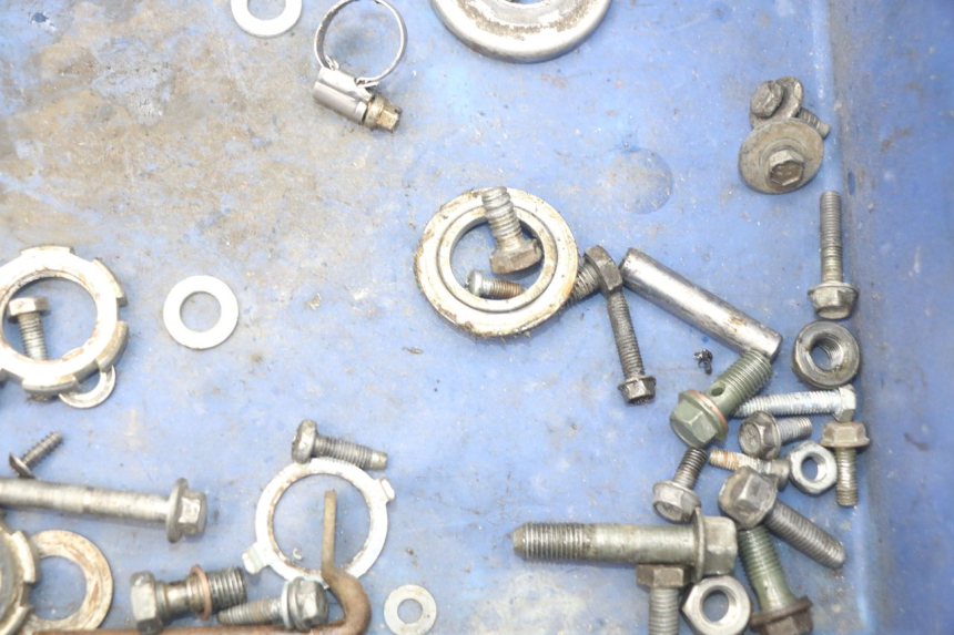 photo de WOREK ŚRUB I ŚRUBEK YAMAHA SLIDER NAKED 50 (2004 - 2018) - Inny kąt widzenia