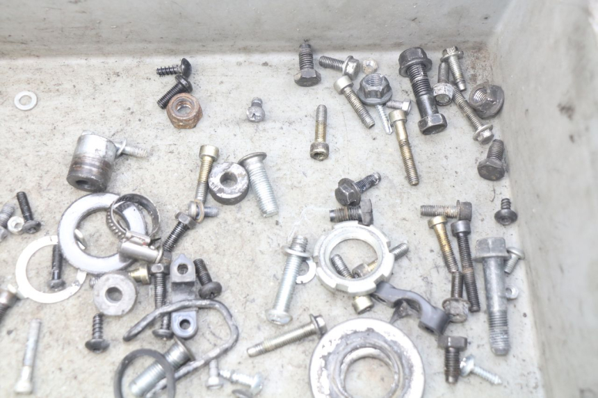 photo de WOREK ŚRUB I ŚRUBEK YAMAHA SLIDER NAKED 50 (2004 - 2018) - Inny kąt widzenia