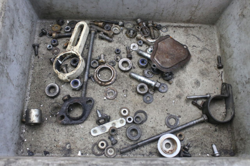 photo de WOREK ŚRUB I ŚRUBEK SUZUKI SMX SUPERMOTARD 50 (1996 - 2001) - Widok główny