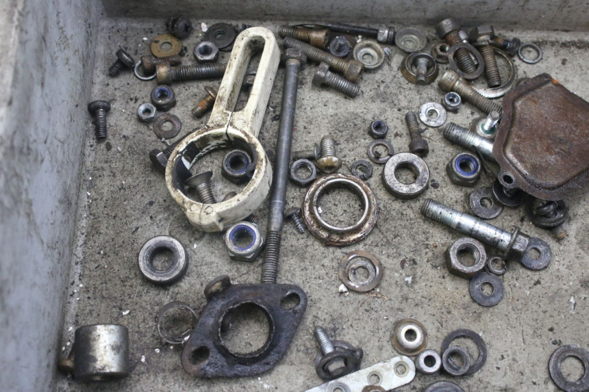 photo de WOREK ŚRUB I ŚRUBEK SUZUKI SMX SUPERMOTARD 50 (1996 - 2001) - Zoom stanu zużycia