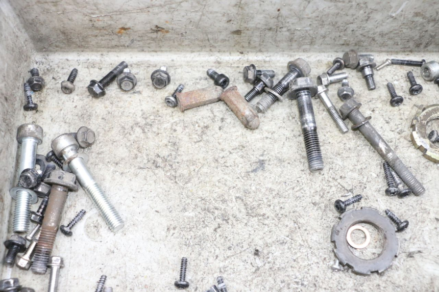 photo de WOREK ŚRUB I ŚRUBEK PEUGEOT SPEEDFIGHT 4 4T EFI 50 (2021 - 2025) - Zoom stanu zużycia