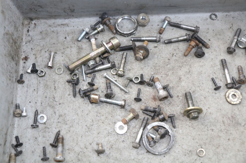 photo de TORBA ZESTAW ŚRUB I WKRĘTÓW APRILIA SR 2T 50 (2012 - 2017) - Zoom stanu zużycia