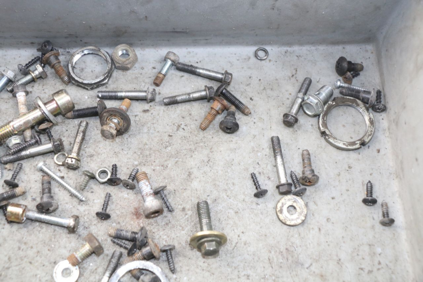 photo de TORBA ZESTAW ŚRUB I WKRĘTÓW APRILIA SR 2T 50 (2012 - 2017) - Inny kąt widzenia